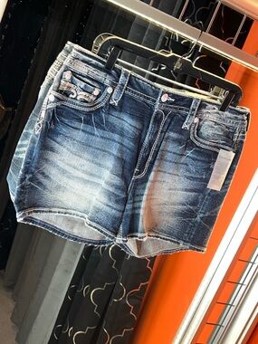 ✨ Rock Revival "Betty" Easy Shorts  NWT Buckle Exclusive ✨